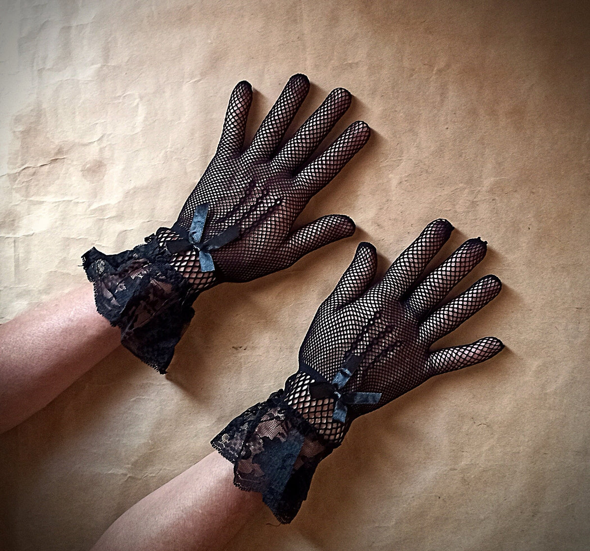 Dark Purple Rose Veil and Black Fishnet Lace Gloves Set
