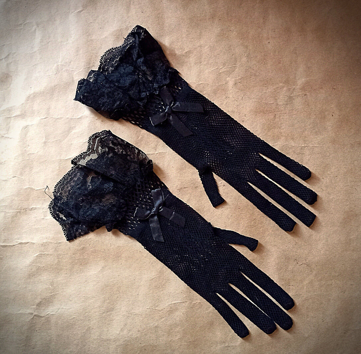 Dark Purple Rose Veil and Black Fishnet Lace Gloves Set