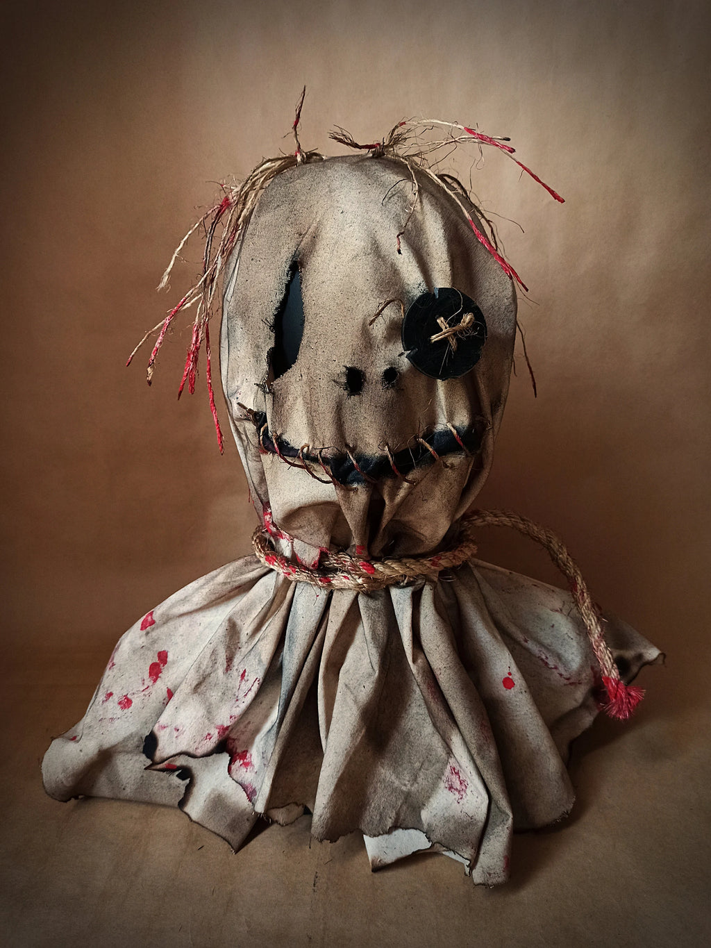 Gruselige Vogelscheuchen-Maske aus Jute