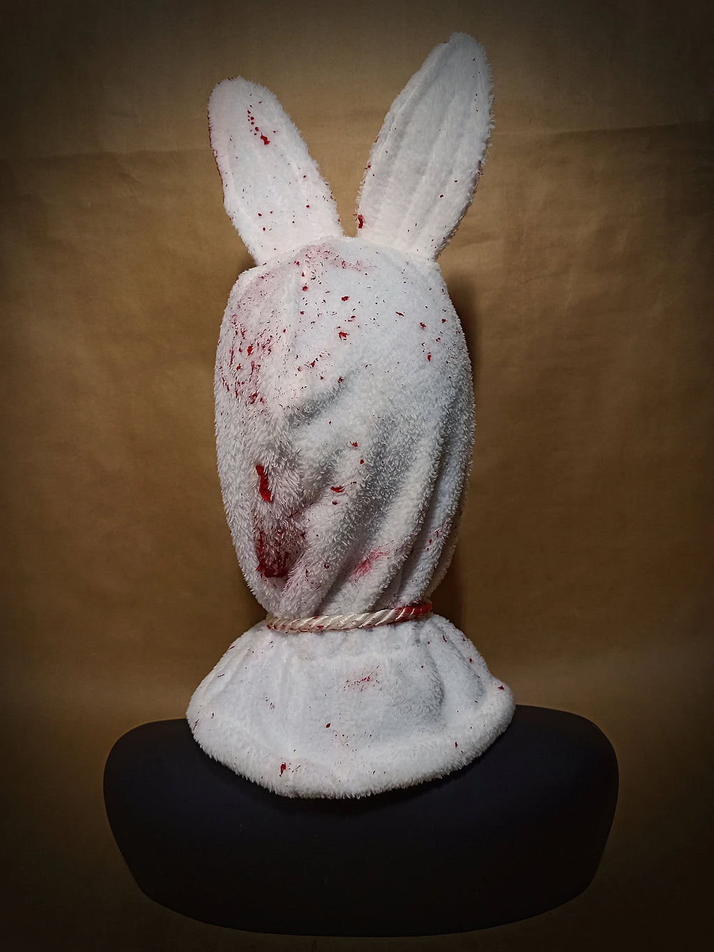Blutige Killer-Hasenkapuze – Böse Hasenmaske