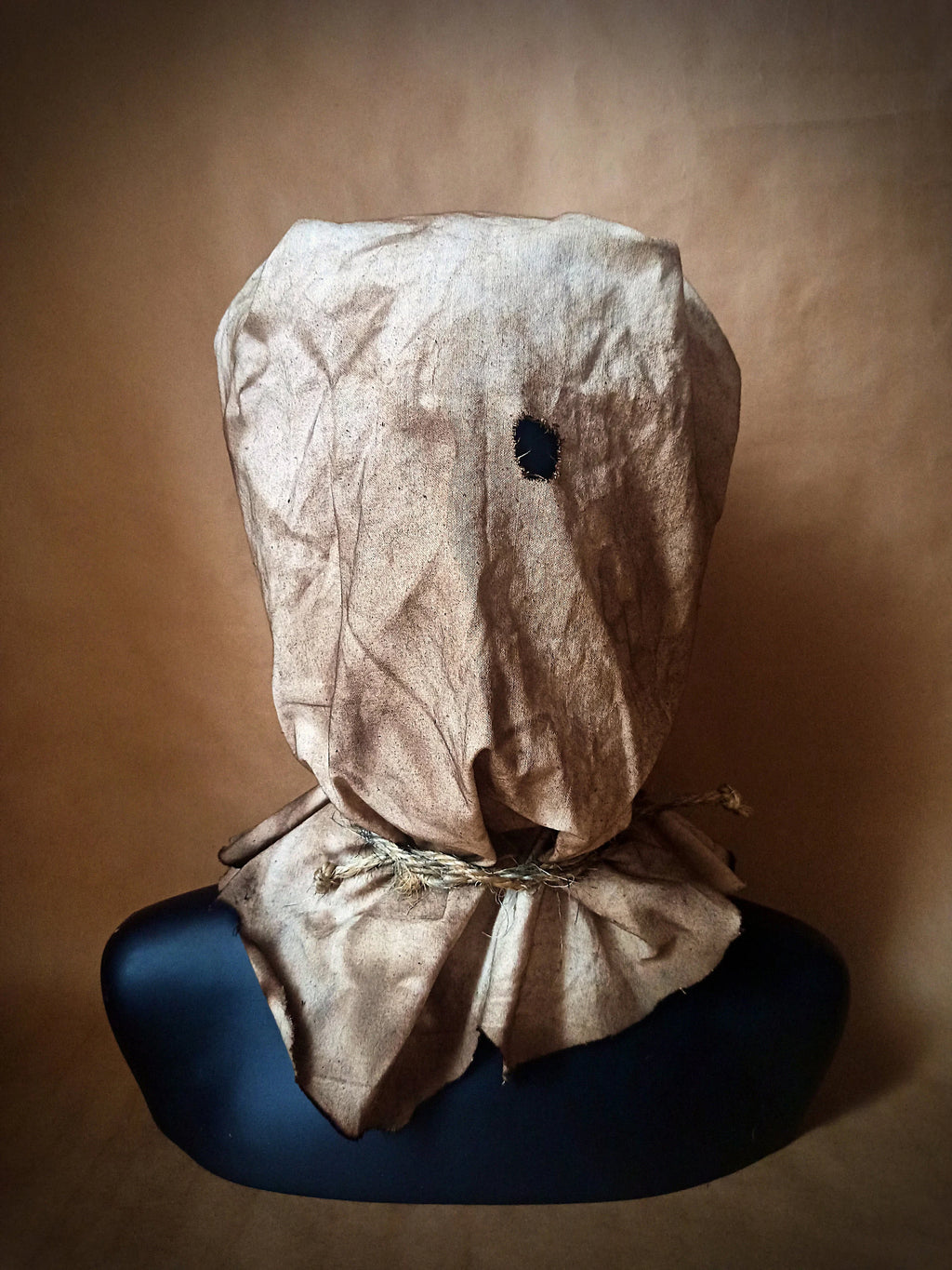Handgefertigte Leinwand-Sackmaske, verwittertes Horrorkostüm
