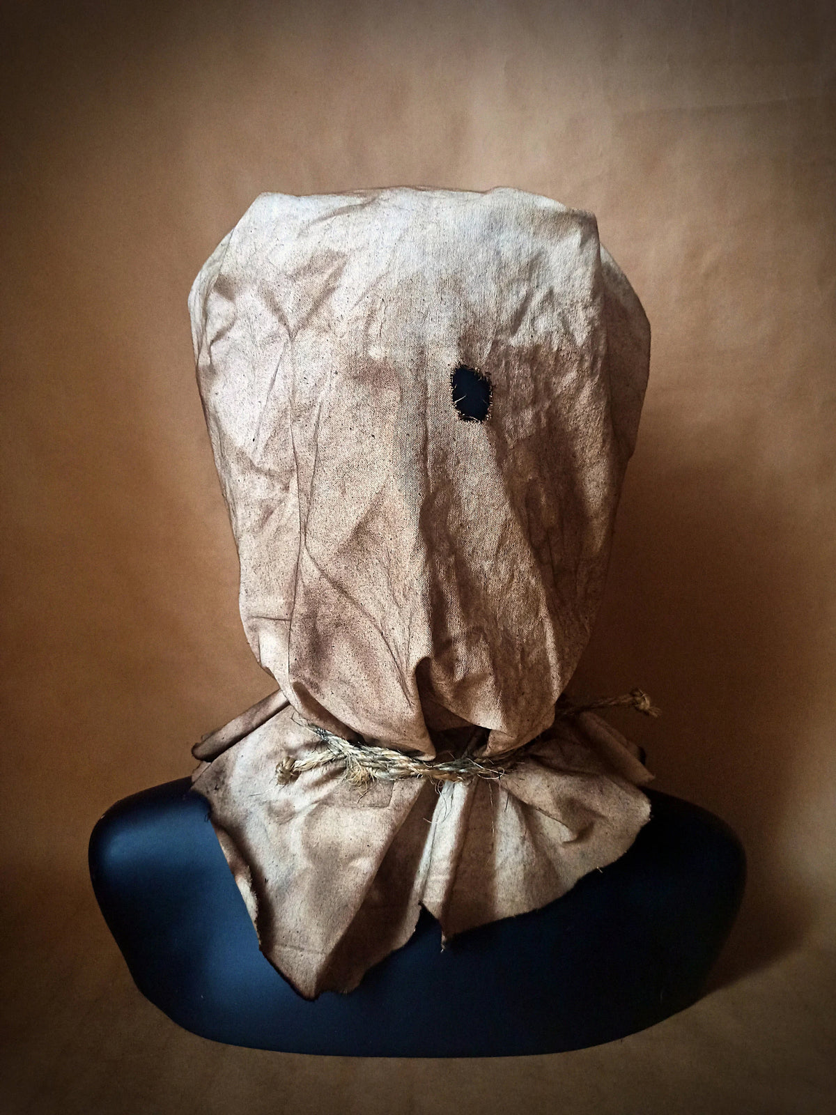 Handgefertigte Leinwand-Sackmaske, verwittertes Horrorkostüm