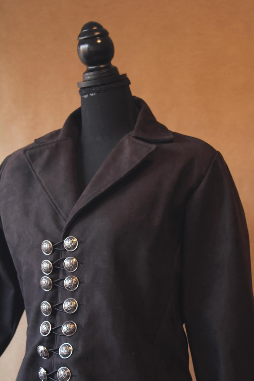 Costume de Nosferatu fait main, manteau de vampire sombre avec boutons en métal
