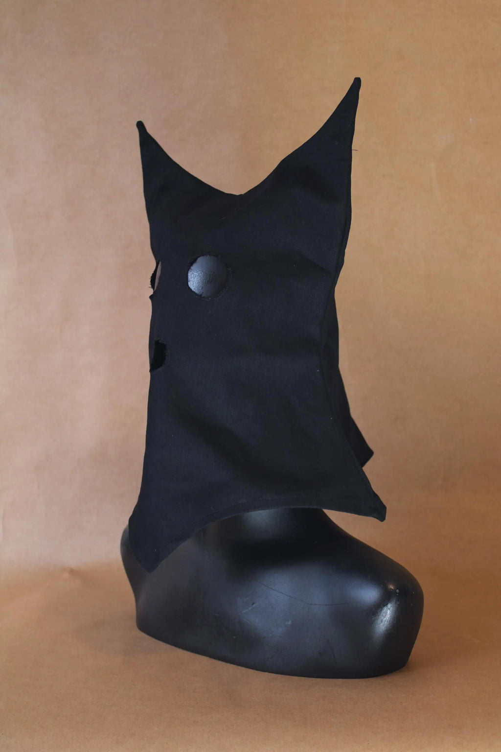 Schwarze Henkerkapuze Mittelalterliche Folterermaske