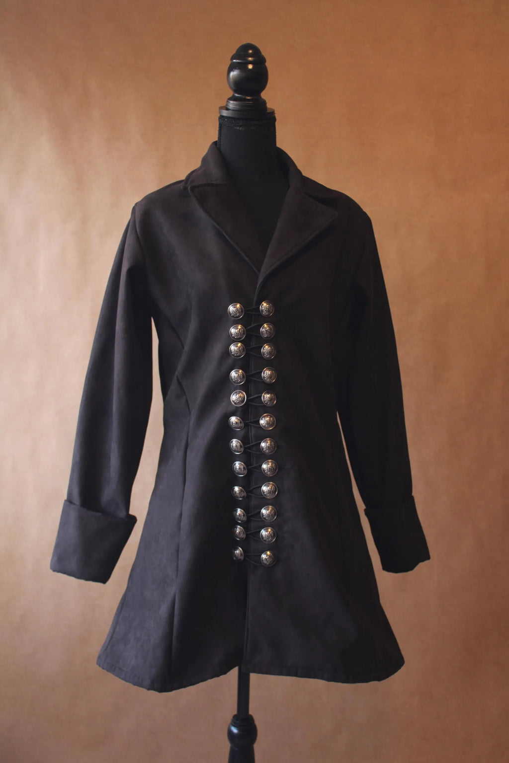 Costume de Nosferatu fait main, manteau de vampire sombre avec boutons en métal
