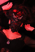 Gotische Spitzenmaske im Rosen-Design