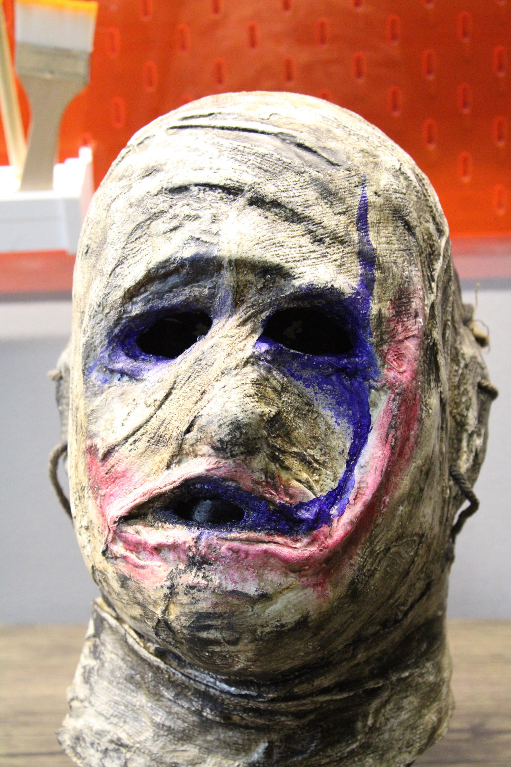 Handbemalte Gips-Horrormaske