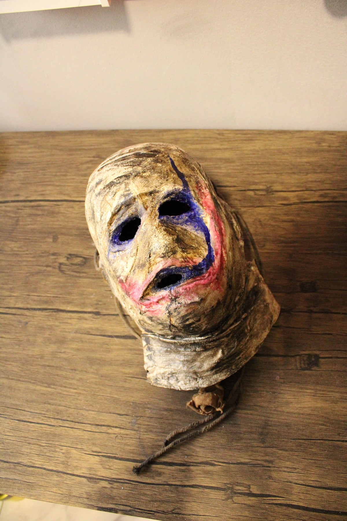 Handbemalte Gips-Horrormaske
