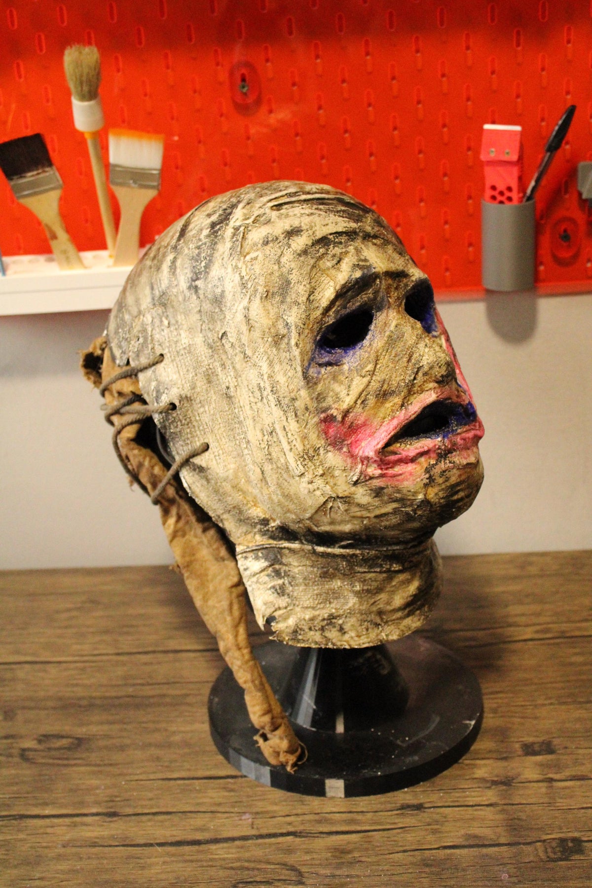 Handbemalte Gips-Horrormaske
